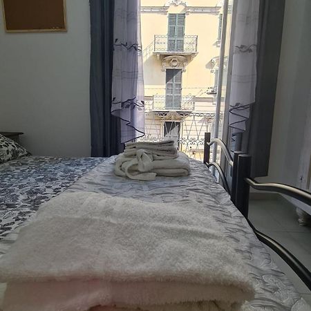 Amici Holidey Camera Stazione Hotel La Spezia Buitenkant foto